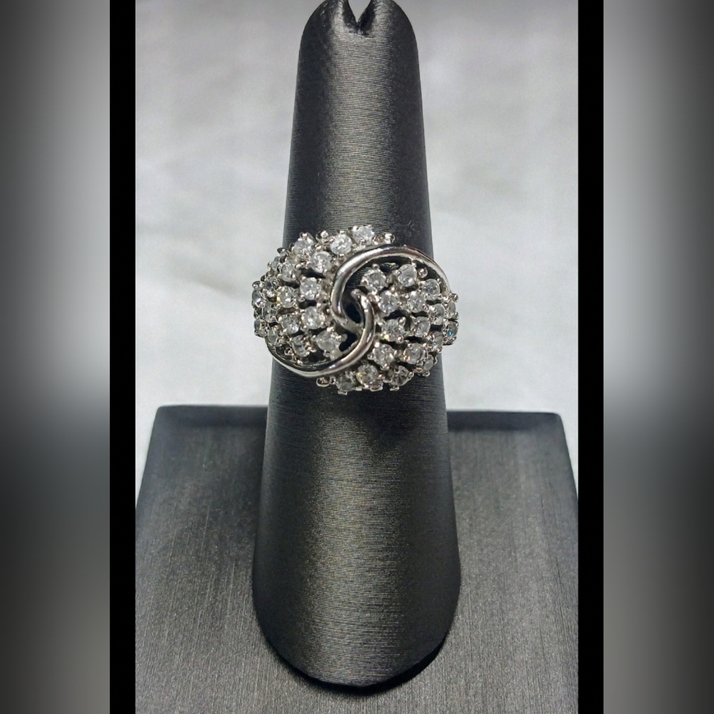 Absolutely beautiful Rhodium plated 925 sterling silver ring with CZ.   SIZE  7. - Picture 2 of 8